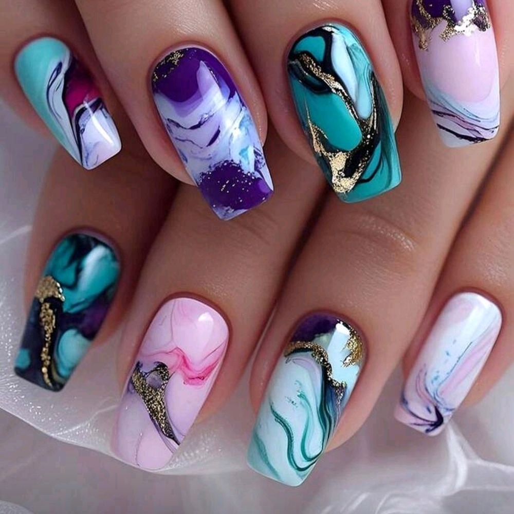 Marble Swirl Gel Nail Set with Gold Accents
